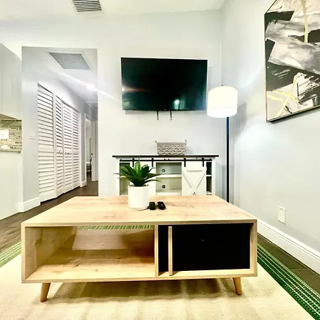 Spacious Convenient 2/2, Perfect For Groups In Wpb